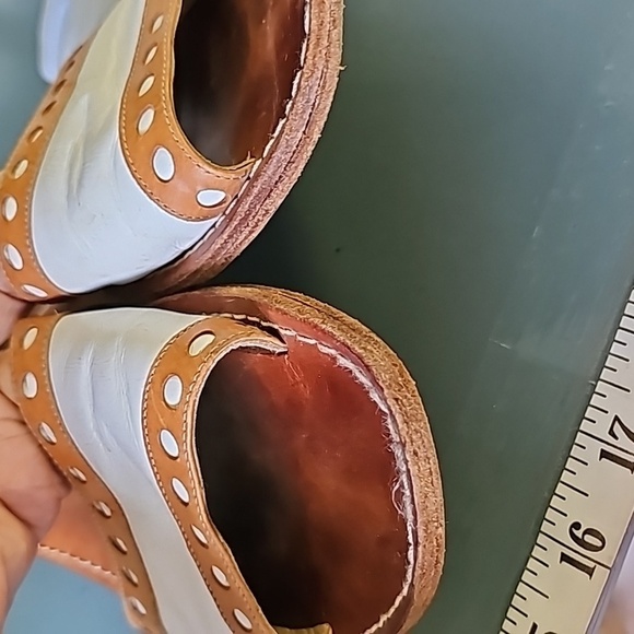 Paul Mayer white leather slip on sandles. 9.5 B. Made in Spain. - Picture 4 of 7